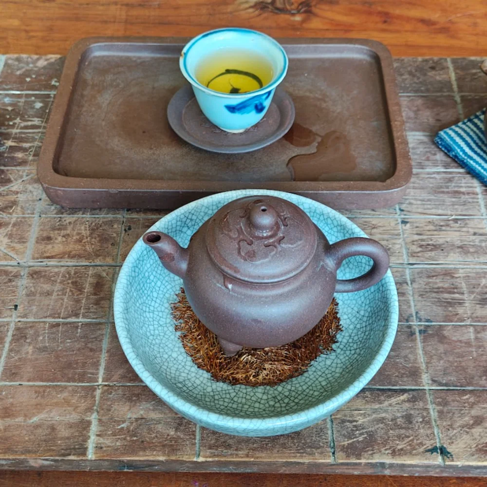 Grass Hut Oolong tea setting